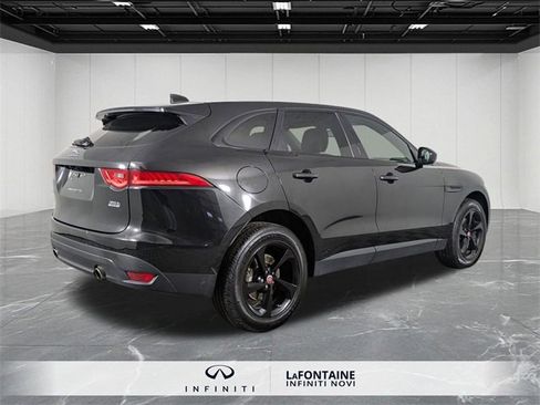 Used 2017 Jaguar F-PACE Premium image 5