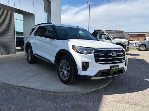 Used 2025 Ford Explorer Active w/ Active Comfort Package AWD/4WD image 4
