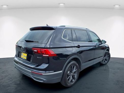 Used 2024 Volkswagen Tiguan SE w/ Panoramic Sunroof Package AWD/4WD image 8