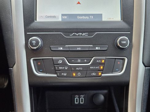 Used 2020 Ford Fusion SE image 18