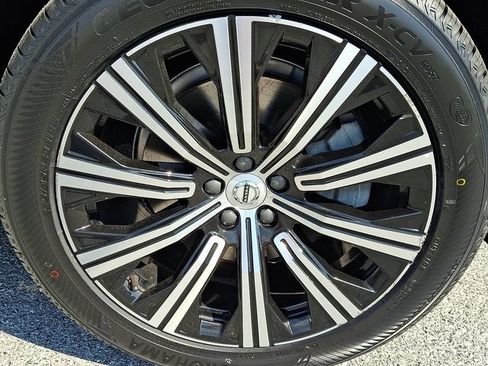 Certified 2023 Volvo XC90 B6 Plus w/ Protection Package AWD/4WD image 8