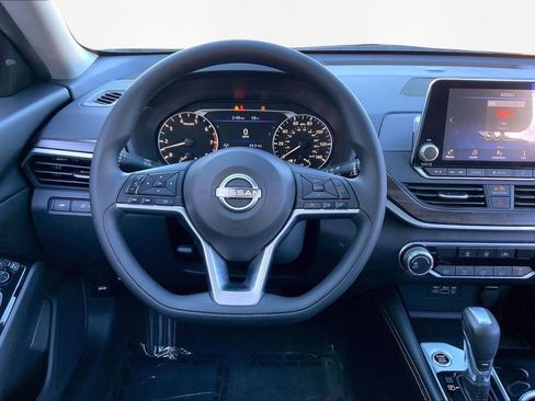 Used 2023 Nissan Altima 2.5 SV image 8