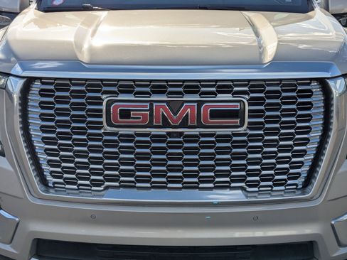 Used 2022 GMC Yukon XL Denali w/ Max Trailering Package AWD/4WD image 10