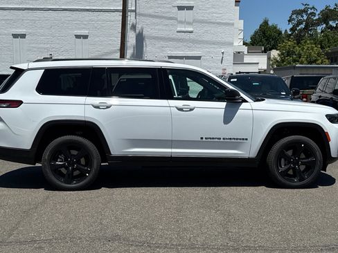 New 2026 Jeep Grand Cherokee L Limited AWD/4WD image 2