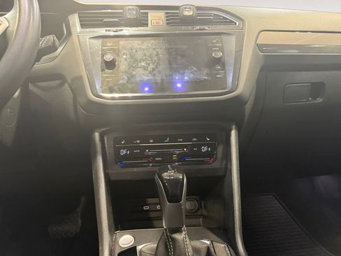 Used 2022 Volkswagen Tiguan SE image 12