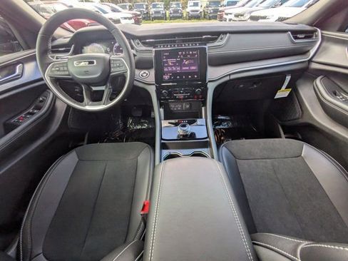 New 2025 Jeep Grand Cherokee Altitude image 13