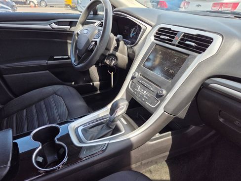 Used 2016 Ford Fusion SE FWD image 16