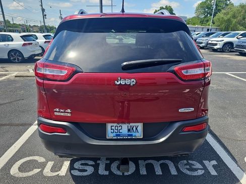 Used 2017 Jeep Cherokee Latitude w/ Cold Weather Group AWD/4WD image 7
