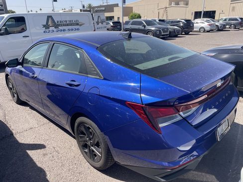 Used 2021 Hyundai Elantra SEL image 11