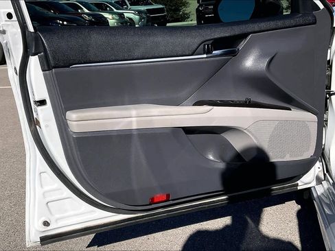 Used 2022 Toyota Camry SE image 21