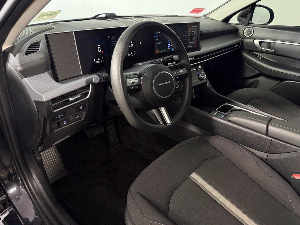 Used 2025 Hyundai Sonata SEL FWD image 12