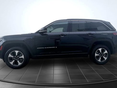 Used 2022 Jeep Grand Cherokee Limited 4xe w/ Luxury Tech Group II AWD/4WD image 3