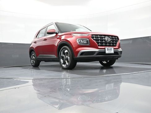 Certified 2024 Hyundai Venue SEL FWD image 28