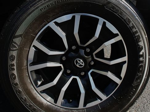 Used 2023 Toyota Tacoma TRD Sport image 11