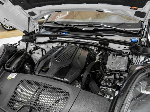 Used 2022 Porsche Macan image 42