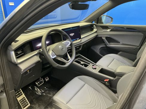 New 2026 Volkswagen Tiguan SE R-Line image 11