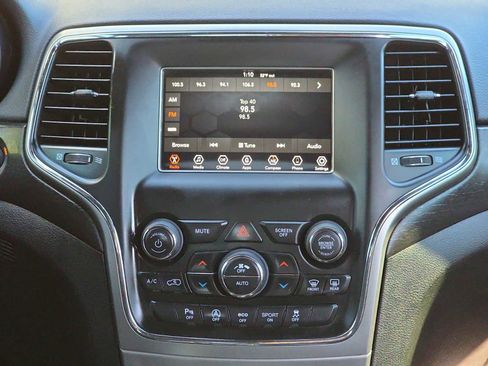 Used 2018 Jeep Grand Cherokee Laredo image 20