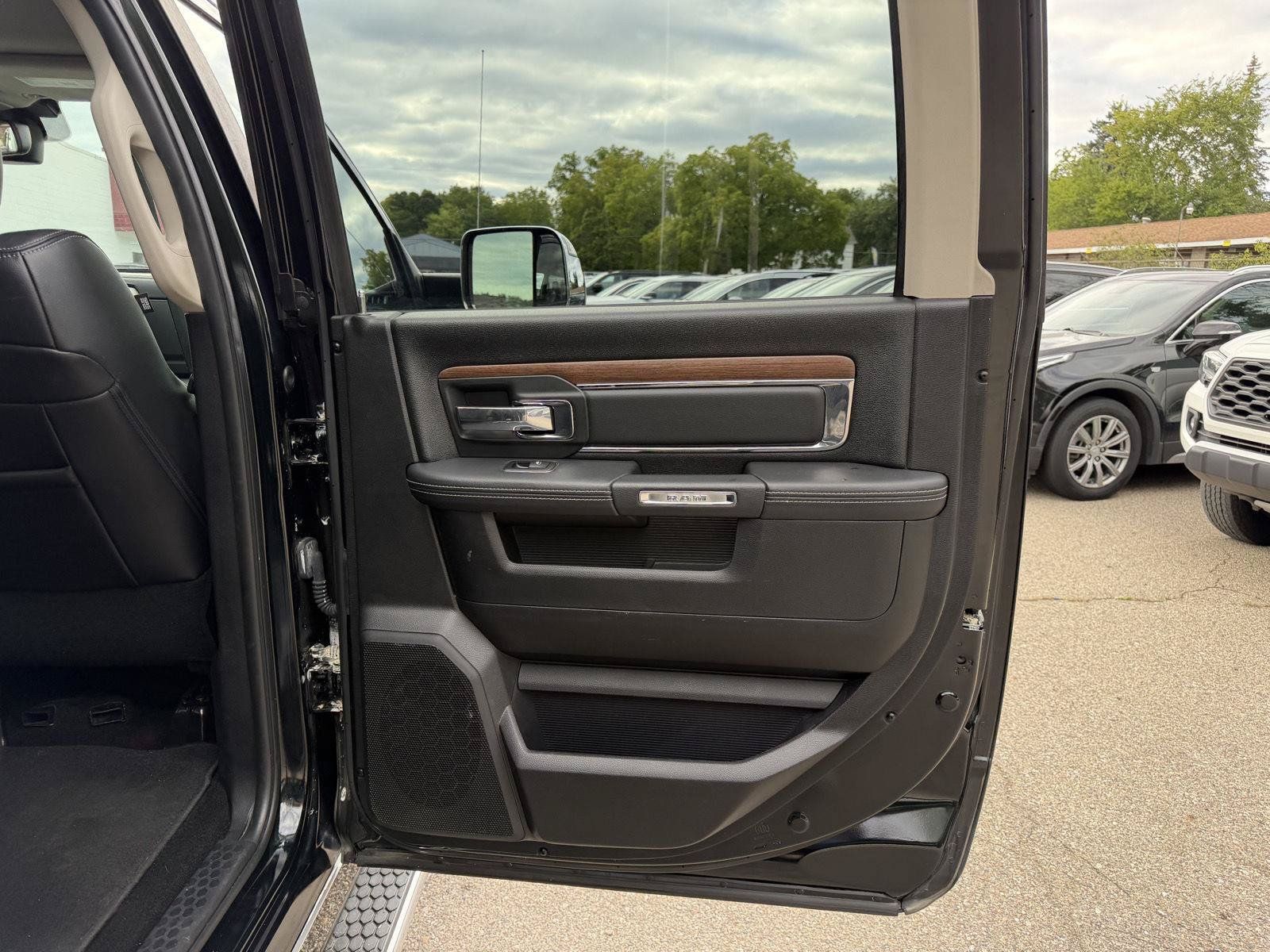 Used 2015 RAM 1500 Laramie w/ Convenience Group AWD/4WD image 26