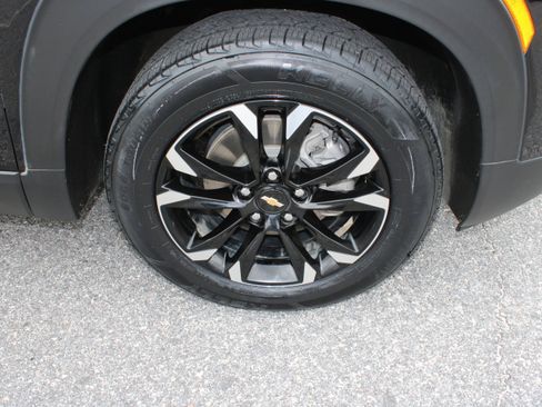 Used 2022 Chevrolet TrailBlazer LT w/ Convenience Package FWD image 9