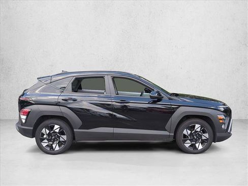 Used 2025 Hyundai Kona SEL FWD image 4