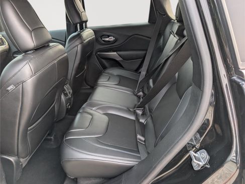 Used 2019 Jeep Cherokee Latitude Plus w/ Comfort/Convenience Group AWD/4WD image 14