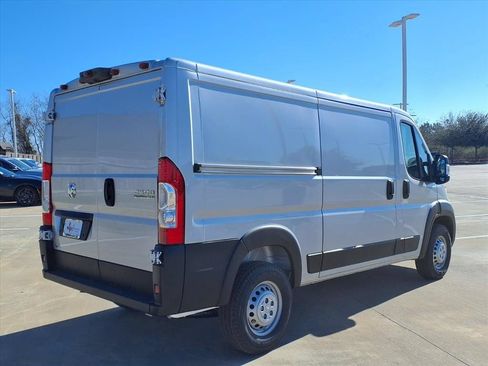 New 2026 RAM ProMaster 2500 w/ Convenience Group FWD image 3