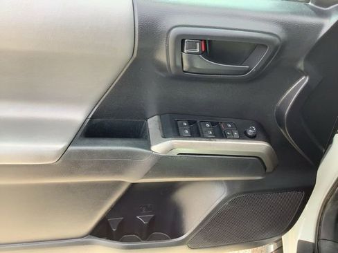 Used 2021 Toyota Tacoma SR5 w/ Technology Package AWD/4WD image 10
