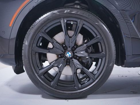 Used 2024 BMW X7 xDrive40i w/ M Sport Package AWD/4WD image 2