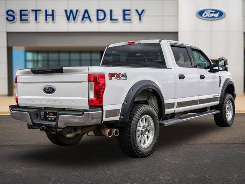 Used 2018 Ford F250 XLT w/ FX4 Off-Road Package AWD/4WD image 7