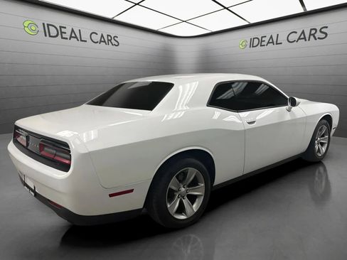 Used 2017 Dodge Challenger SXT RWD image 5