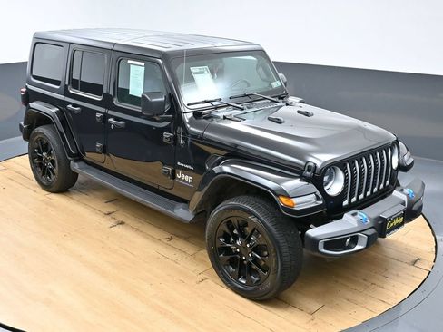 Used 2023 Jeep Wrangler Unlimited Sahara w/ Cold Weather Group AWD/4WD image 41