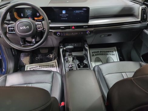 Used 2024 Kia Sorento EX w/ Panoramic Sunroof Package FWD image 15