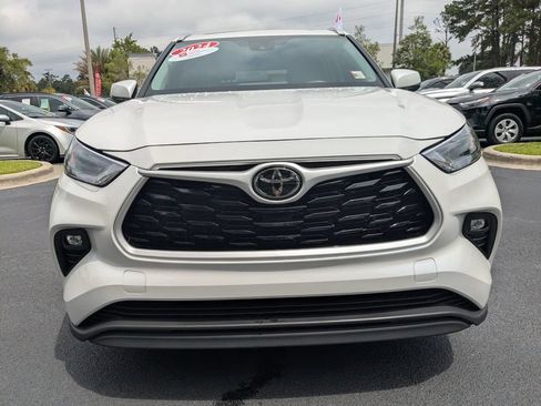 Used 2024 Toyota Highlander XLE FWD image 11