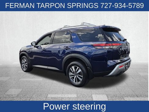Used 2024 Nissan Pathfinder SL FWD image 7