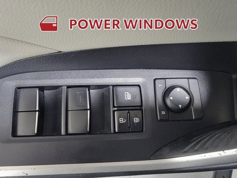 Used 2021 Toyota RAV4 XLE Premium image 27