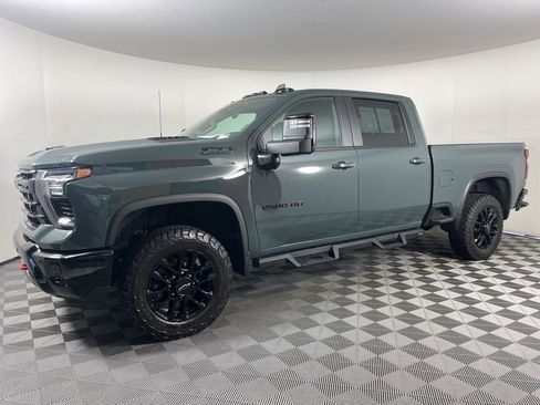 Used 2025 Chevrolet Silverado 2500 LT w/ Trail Boss Package AWD/4WD image 2