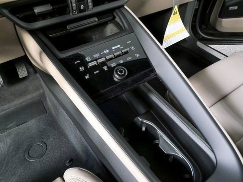 New 2026 Porsche Macan Electric image 17