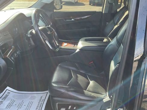 Used 2019 Cadillac Escalade Luxury image 24