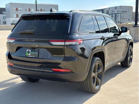 Used 2023 Jeep Grand Cherokee Altitude image 8