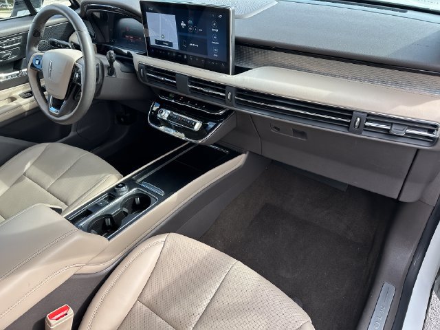 Used 2023 Lincoln Corsair AWD w/ Equipment Group 101A image 9
