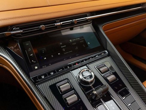 Used 2026 Aston Martin DB12 Convertible image 33