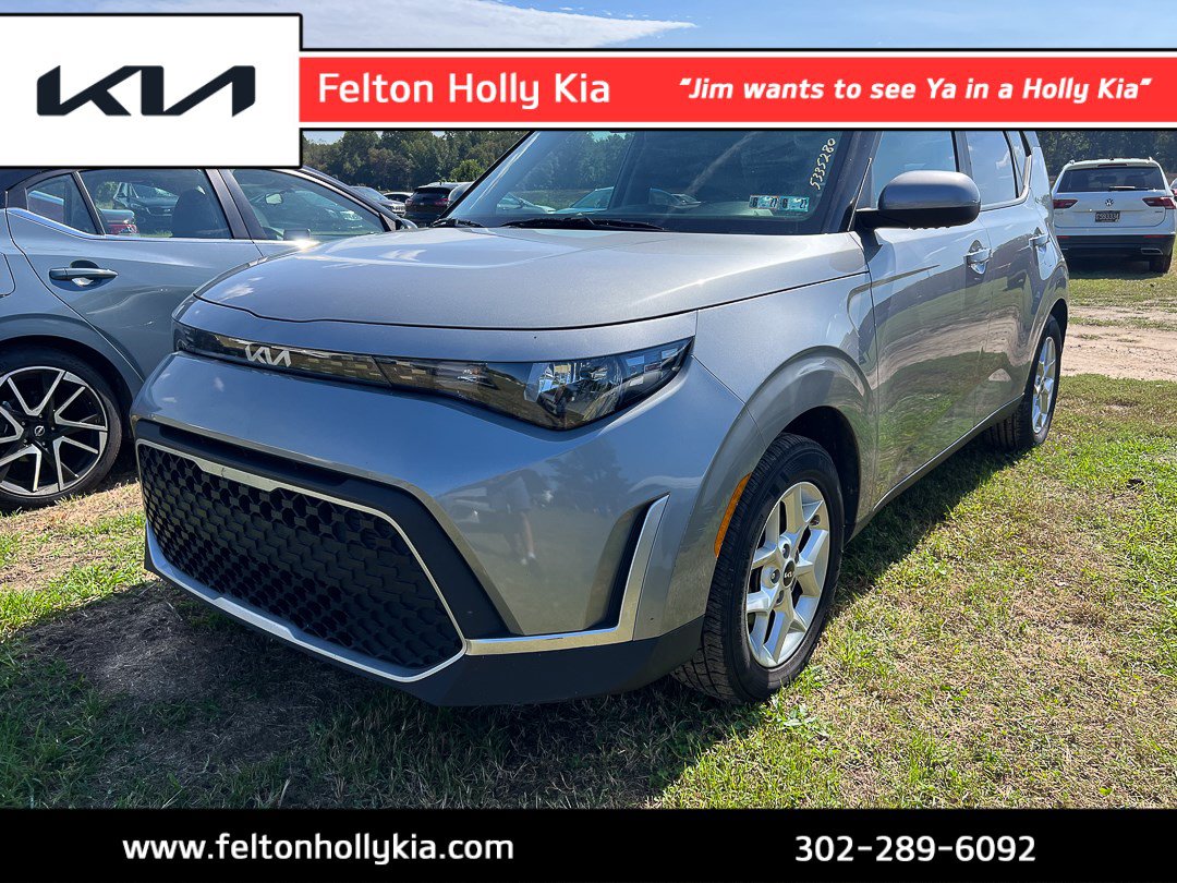 Used 2023 Kia Soul LX w/ Option Group 015 FWD image 1