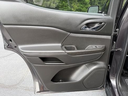 Used 2018 GMC Acadia SLT FWD image 28