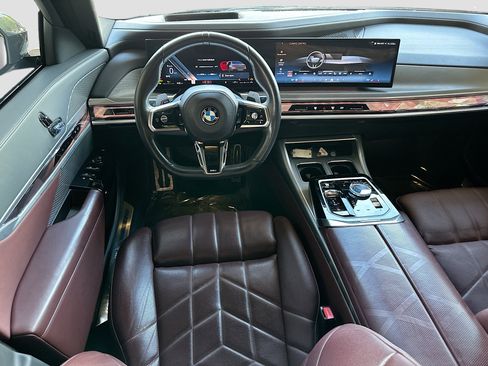 Used 2023 BMW 760i xDrive image 24