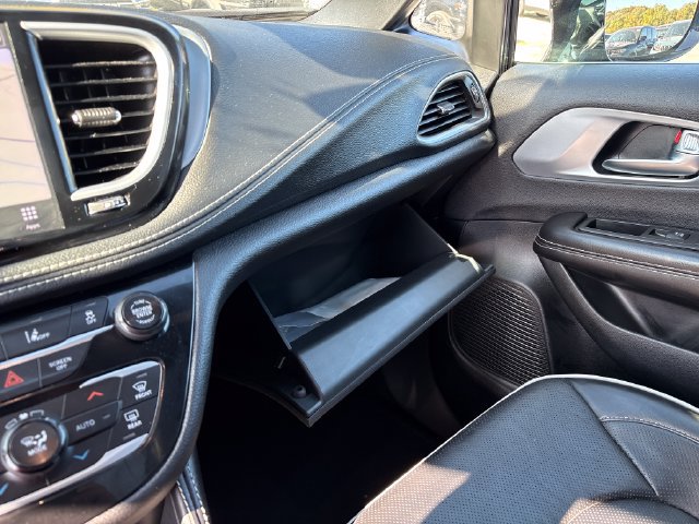 Used 2026 Chrysler Pacifica Limited FWD image 46