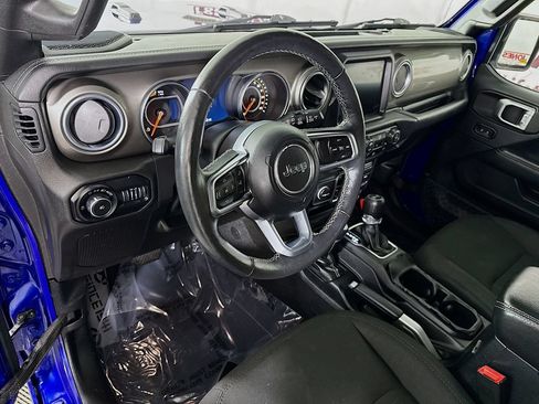 Used 2018 Jeep Wrangler Unlimited Sahara w/ Dual Top Group AWD/4WD image 18