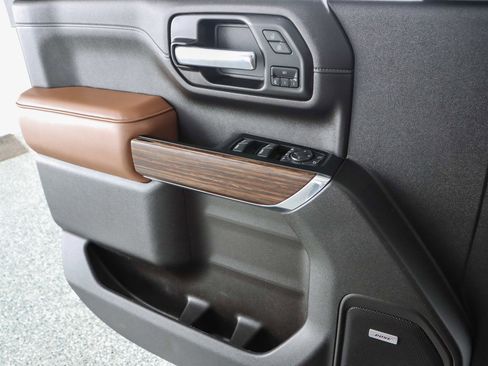 Used 2023 Chevrolet Silverado 2500 High Country w/ Technology Package image 25