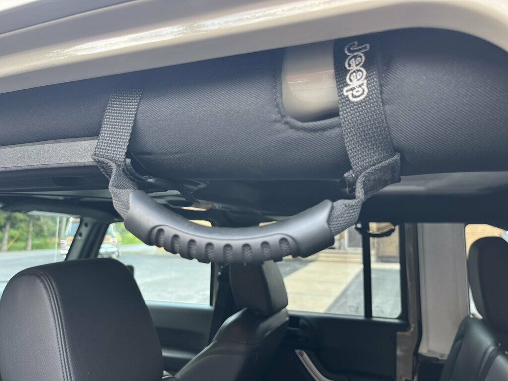 Used 2017 Jeep Wrangler Unlimited Rubicon AWD/4WD image 29