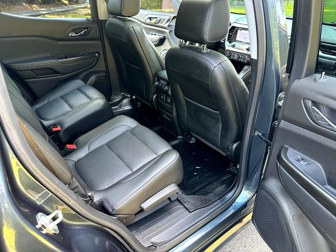 Used 2019 GMC Acadia SLT w/ Black Edition image 26