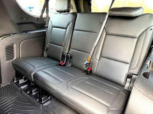 Used 2021 Chevrolet Suburban LT image 23